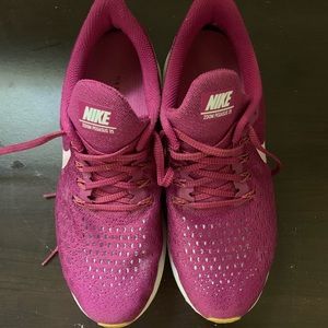 Nike Zoom Peasgus; size 8